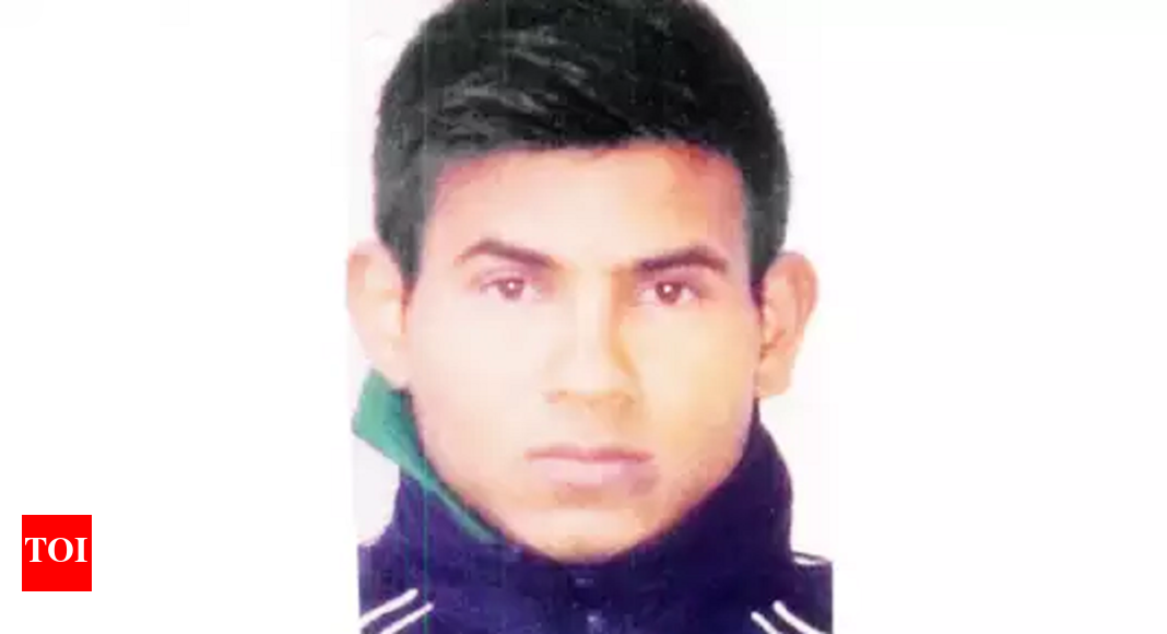 Nirbhaya convict injures himself