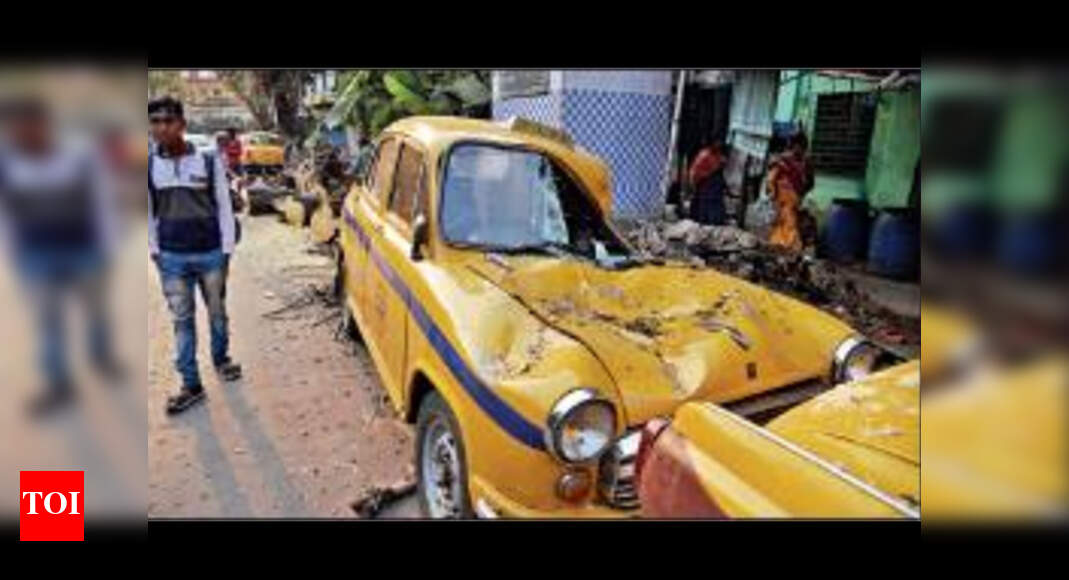 Kolkata Accident Tree crashes on three cars, injures bystander
