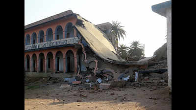 Maoists blow up school building in Gaya