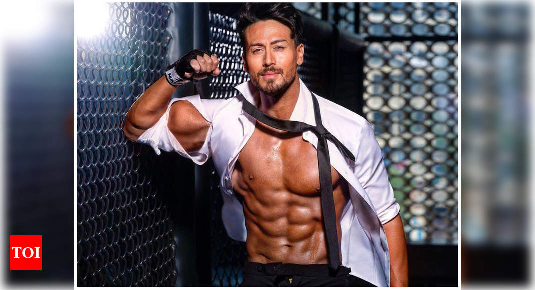 Tiger Shroff Flexes His Muscles And Flaunts His Washboard Abs On Dabboo