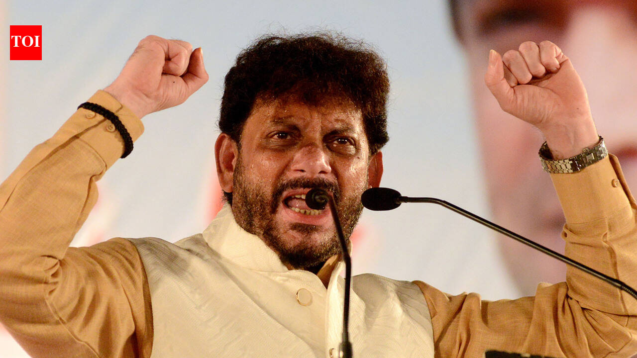 AIMIM's Waris Pathan refuses to apologise for shocking '15 crore ...