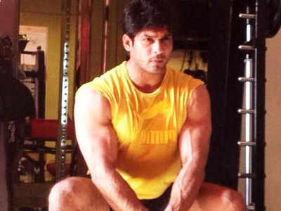 Bigg Boss 13 winner Sidharth Shukla's gym video goes viral; watch