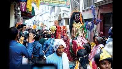 Holy city echoes with chants of ‘Har har Mahadev,’ locals take out Shiv Baraats