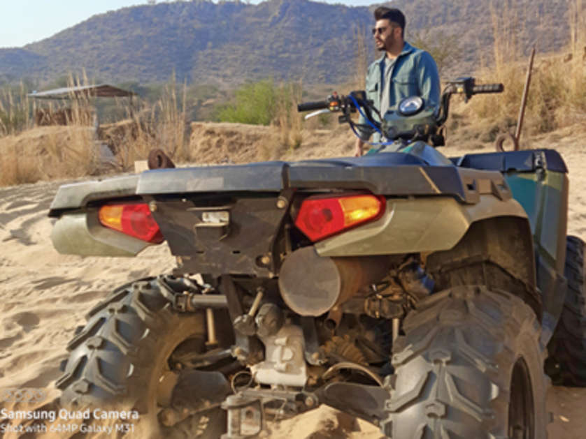 Arjun Kapoor has given us plenty of clues about his #MegaMonster Trail! Can you guess where he is with his 64MP Samsung Galaxy M31?