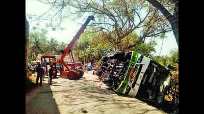 Woman killed, 12 injured as private bus overturns in Hunsur