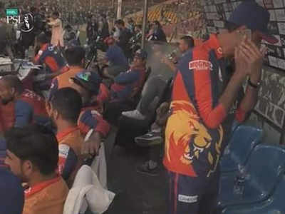 PSL 2020: Team official spotted using mobile in dug-out