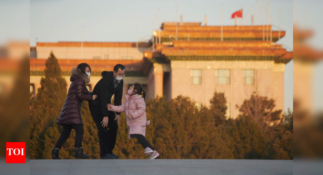 China reports 648 new cases of coronavirus, but infections outside Hubei falling