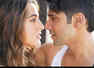 Fans shower love on Varun-Sara