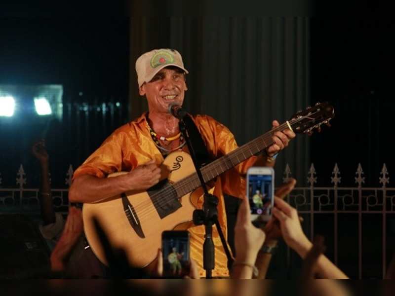 Manu Chao steals the show at a city concert