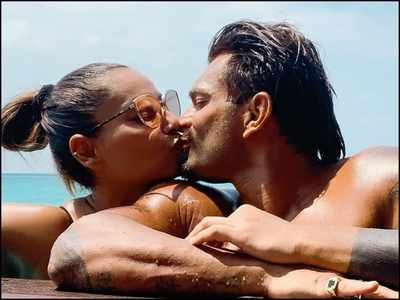 Bipasha Basu and Karan Singh Grover seal their vacay with a kiss, see pics