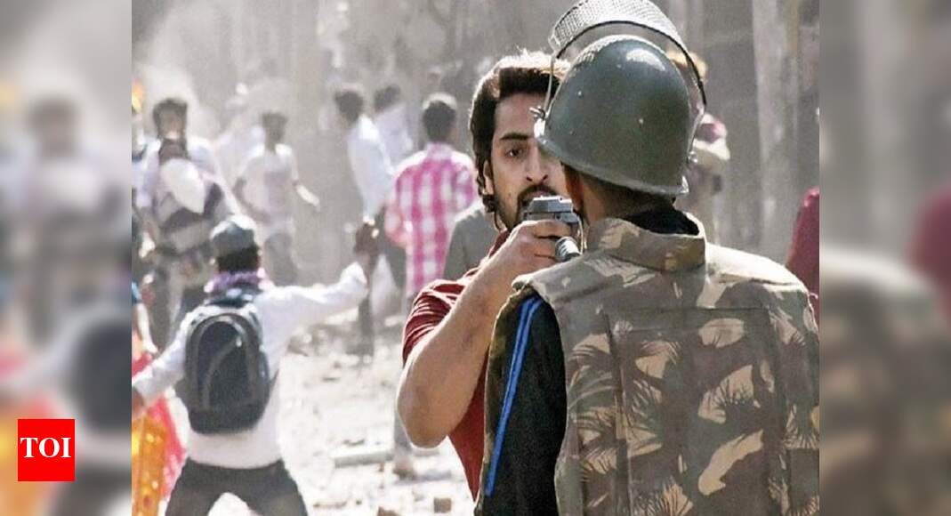 Cop, 4 others die as clashes scorch N-E Delhi