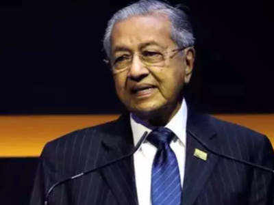 Mahathir, his rival Anwar vie for power