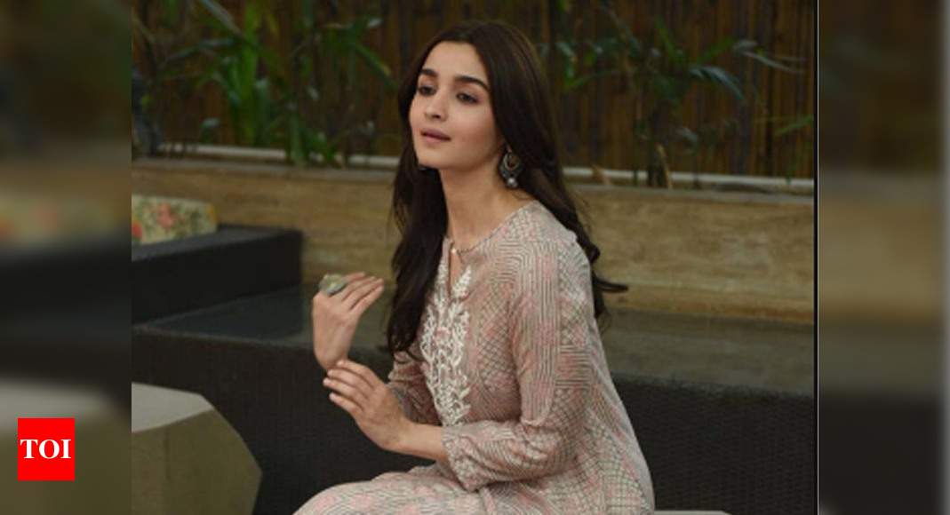 Karishma Tanna's floral kurti with matching mask just made us realise this  is the new normal in b-town | The Times of India