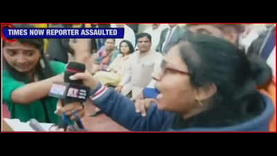 Times Now reporter heckled by Kapil Mishra's supporters