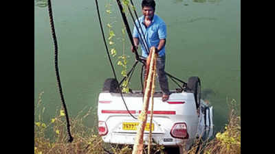 Telangana: Three of family die as car falls in canal; villagers rescue Class 8 student