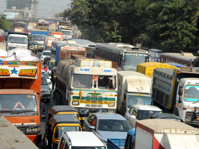 Truckers, owners pay Rs 48,000 crore annually in bribes