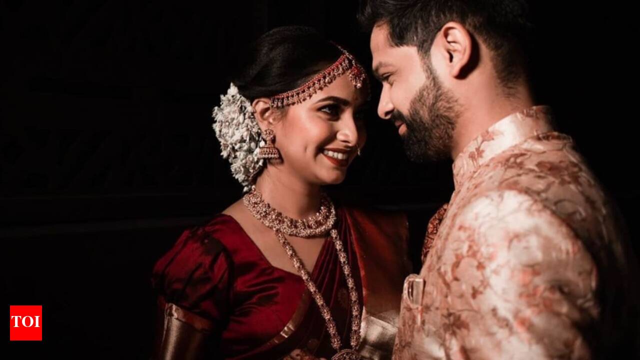 daddy сгь wedding daugther Marathi mulgi Sayali, turns into a South-Indian bride! | Marathi Movie News  - Times of India