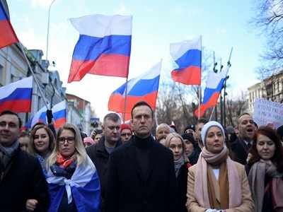 Thousands march in memory of slain Russian opposition leader