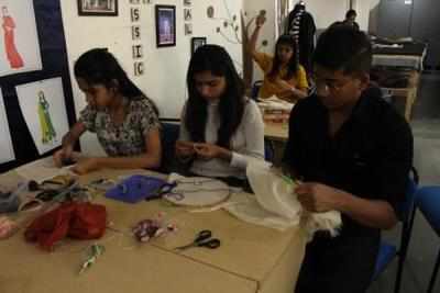 Raipur students learn ornamentation making