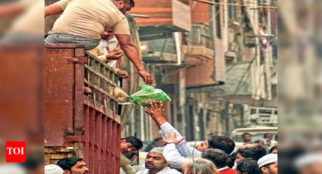 Delhi: Locals join hands to pick up the pieces