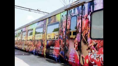 After ODOP display, Rangotsav gets a big splash on Lucknow-New Delhi Tejas coach
