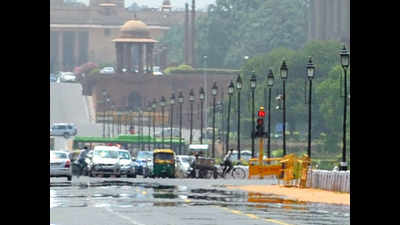 Humid morning in Delhi, minimum temperature settles at 14.4 degree Celsius