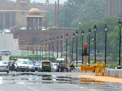 Delhi Temperature: Humid morning in Delhi, minimum temperature settles at  14.4 degree Celsius | Delhi News - Times of India