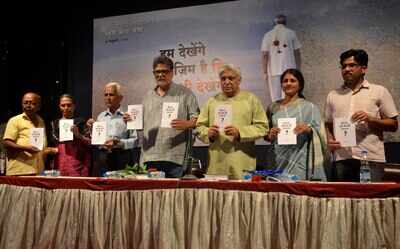 Javed Akhtar attends Govind Pansare Memorial lecture in Kolhapur