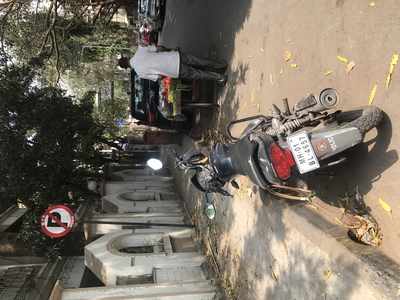 RTO officer parks his vehical under NO PARKING