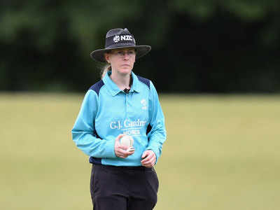 First Female Umpire in English County Cricket Championship - The New York  Times