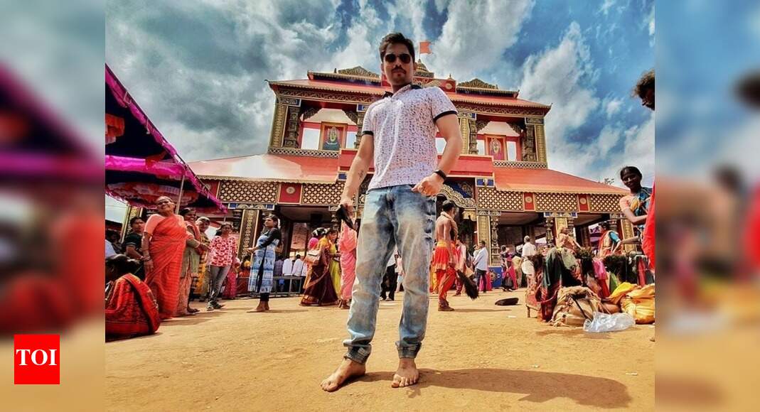 Rajesh Dhruva enjoys a vacation in hometown Sirsi - Times of India