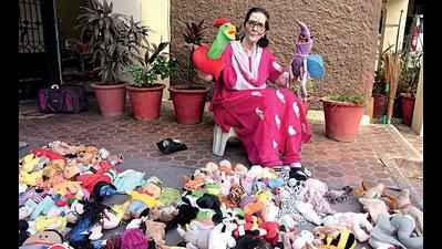 This 77-year-old uses puppets to make children laugh, learn and be happy
