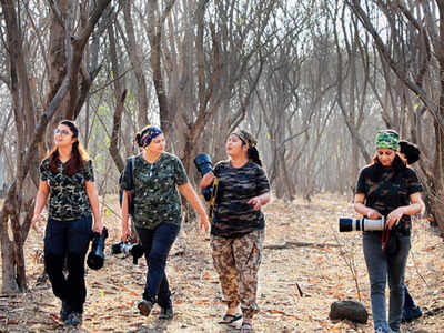 Novices & sharp-eyed experts make all-woman birders’ group