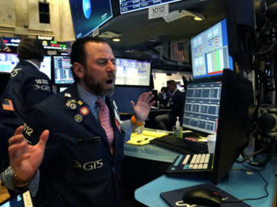 US stocks trade halted for 15 minutes after bruised opening