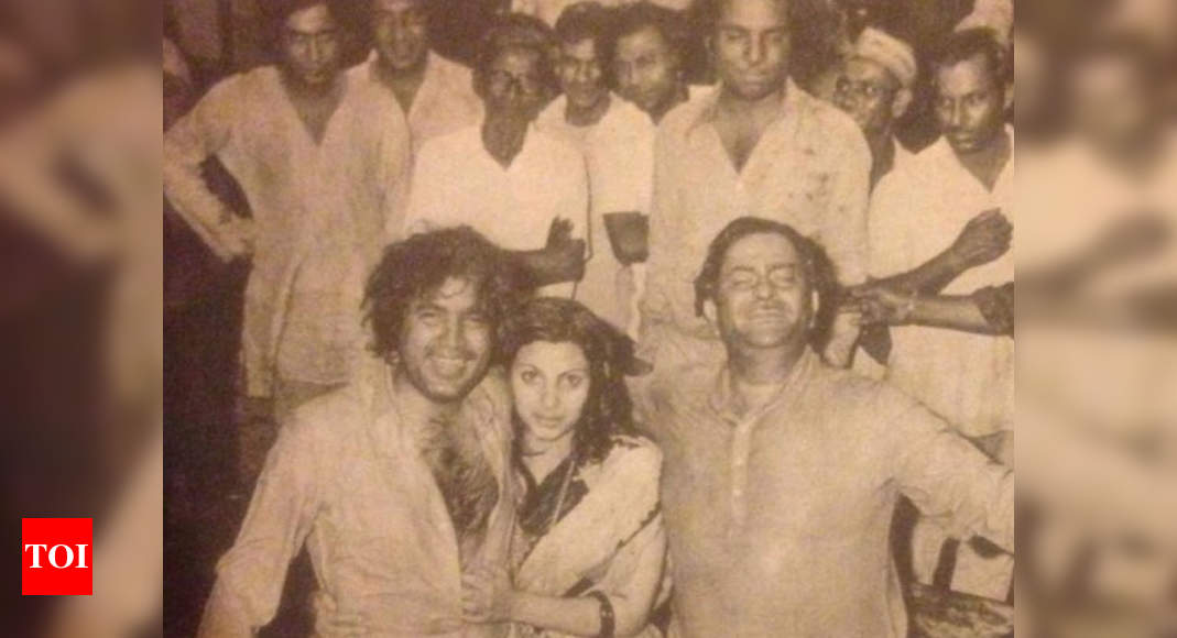 Holi Twinkle Khanna Shares A Throwback Photo Of Father Rajesh Khanna And Dimple Kapadia