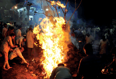 Aurangabadkars marked Holi festivities with Holika Dahan