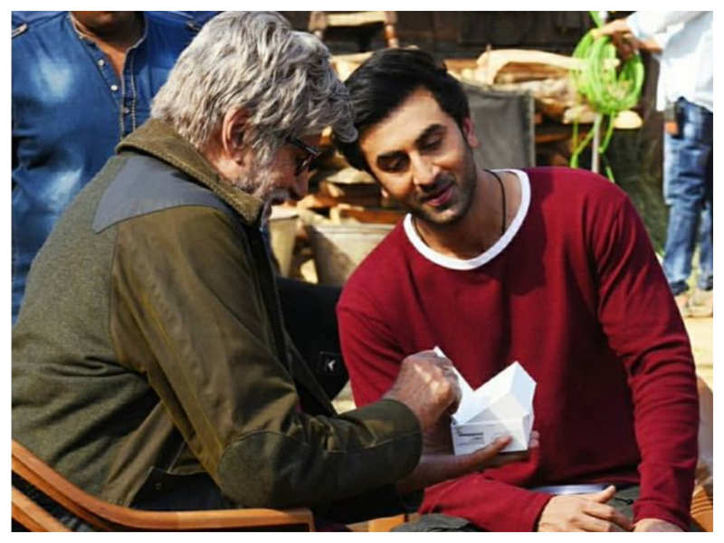 We Just Cannot Get Over THIS Picture Of Amitabh Bachchan And Ranbir ...