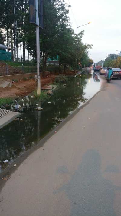 Sewage water in front of Hajj Bhavan