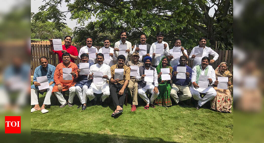 MP: Speaker issues notices to 22 rebel MLAs