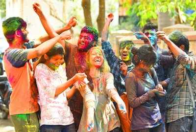 Students celebrated Holi on College campus