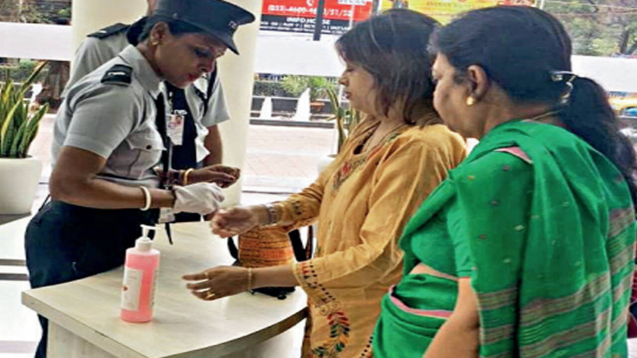 Kolkata: Malls adopt steps to create safe zone for customers and staff |  Kolkata News - Times of India