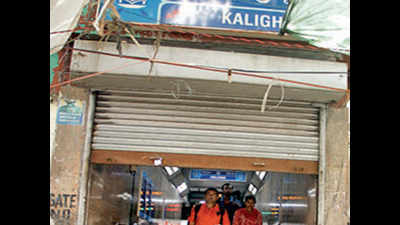 Kolkata metro saves girl after suicide alert by friend