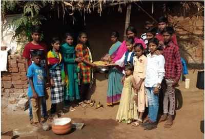 Students feed the hungry on Holi