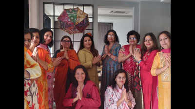 Jaipur women enjoy 'Holi Milan' event