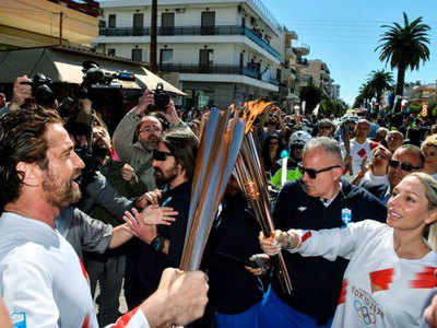 Coronavirus: Big crowds force HOC to suspend Olympic torch relay in Greece
