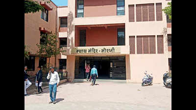 Rajkot: Undertrial abuses magistrate, feigns illness to escape from custody