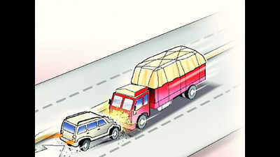 Six die as truck rams SUV near Namakkal in Tamil Nadu