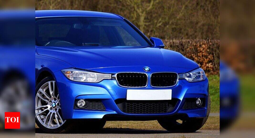 Noida Drunk man driving BMW stops to urinate, miscreants flee with car