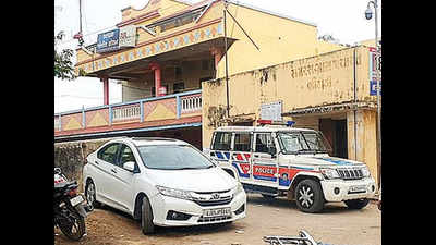 Gujarat: Five Dahod cops attacked during raid on bootlegger