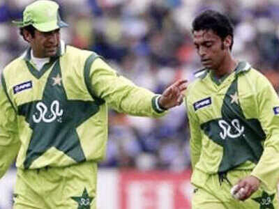 Wasim Akram, Shoaib Akhtar engage in 
